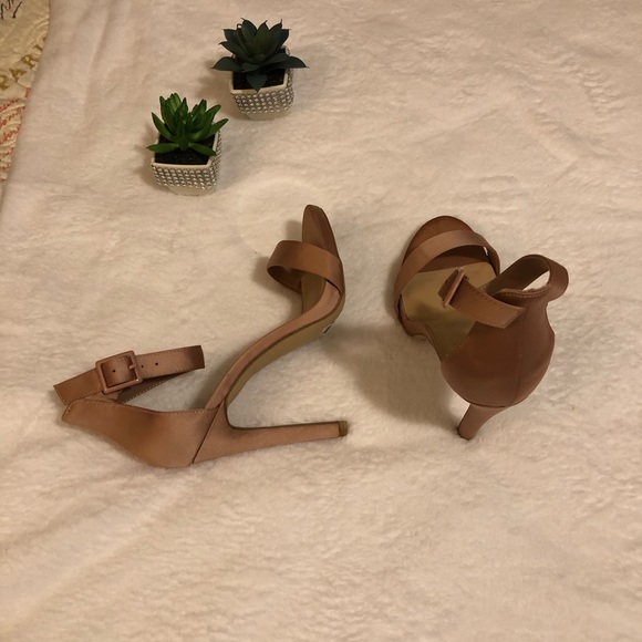 Rose gold heels shoes New look size US 7  KU 5 - Picture 7 of 8